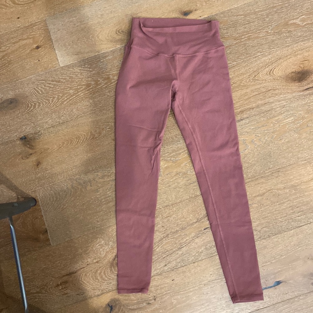 Mauve Alo leggings. Size medium